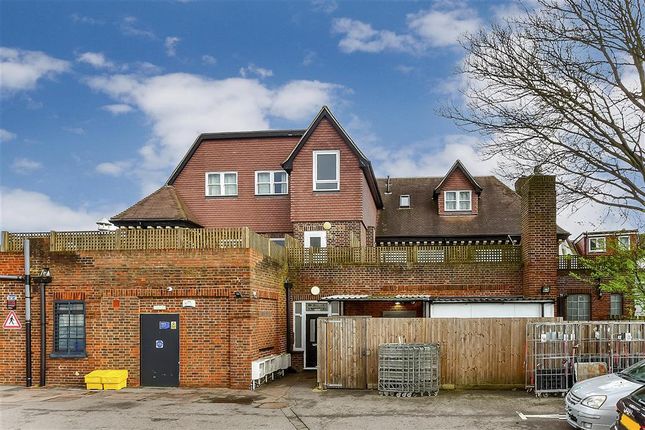 Thumbnail Flat for sale in Queens Road, Welling, Kent