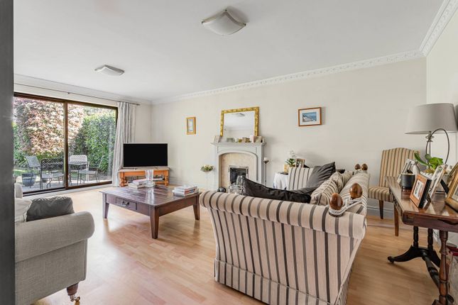 1, Dartnell Court, Surrey photo 2