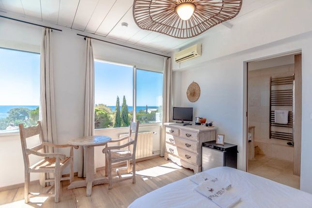 Villa for sale in Roquebrune Sur Argens, St Raphaël, Ste Maxime Area, French Riviera