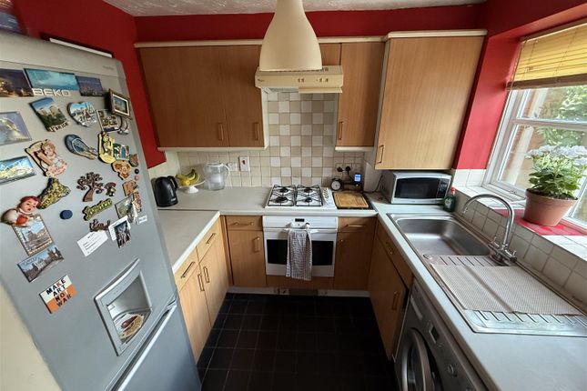 78, Botham Drive, Slough photo 5