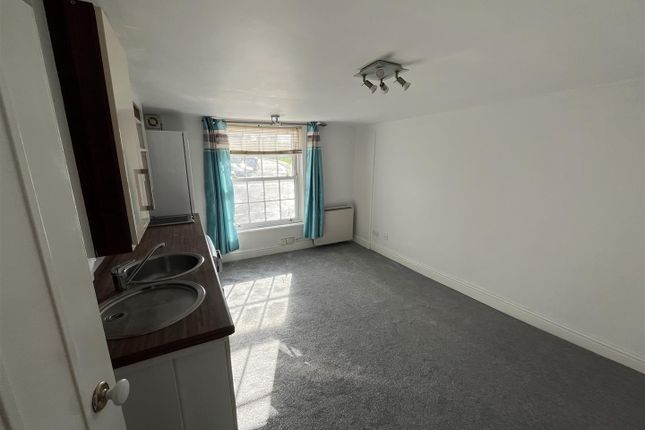 Flat for sale in Wallingford Street, Wantage, Oxfordshire