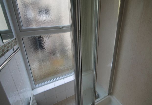 A Clean And Well-Maintained Bathroom Featuring A G...