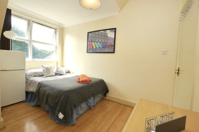 Thumbnail Room to rent in Chatsworth Road, Kilburn