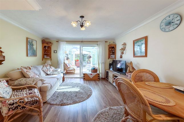 2, Grassmere Close, West Sussex photo 4