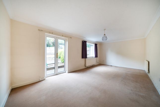 1, Parsonage Farm, Townfield, Rickmansworth photo 2