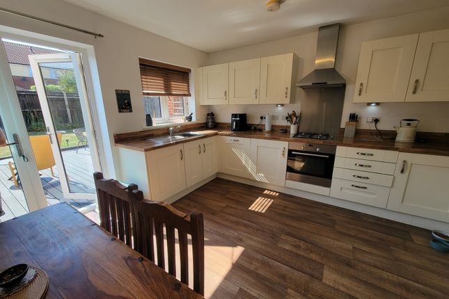 7, Valley View Drive, Great Blakenham, Ipswich, Suffolk, IP6 photo 3