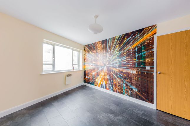 Butterfly Court, East Ham photo 4