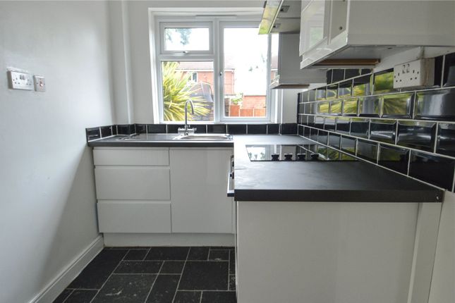 25, Tinkers Farm Road, West Midlands photo 4