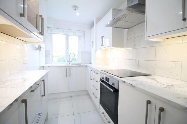 Flat to rent in Byron Way, Northolt