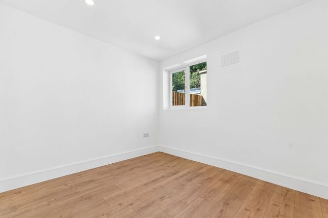 34, Eccleston Road, London photo 5