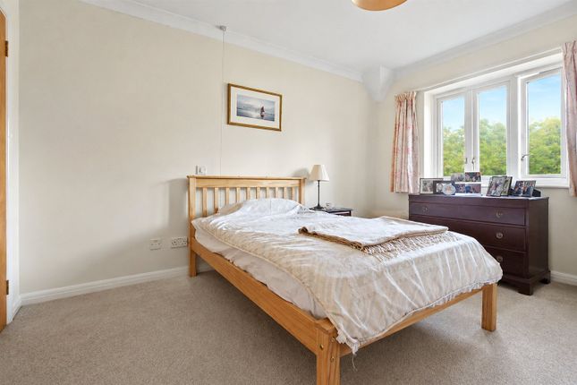 37, Mary Rose Mews, Alton photo 4