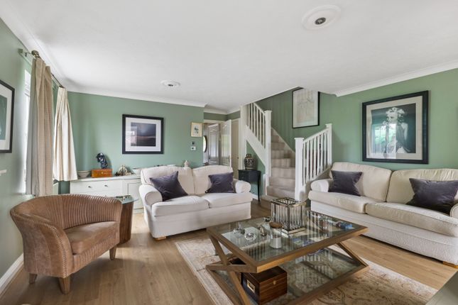 8, Oakes Court, Hungerford photo 4