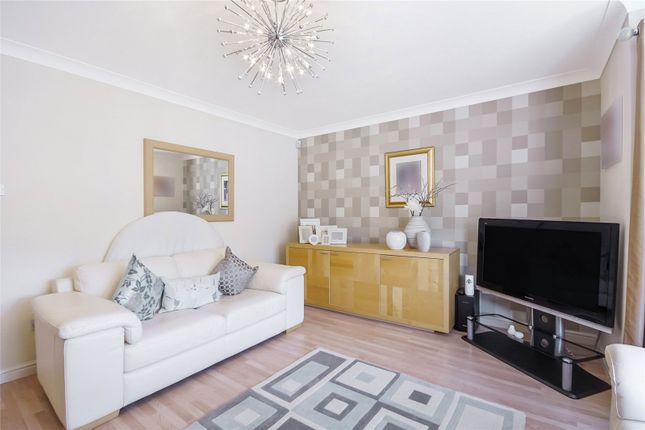 6, Toftcombs Avenue, Larkhall photo 4