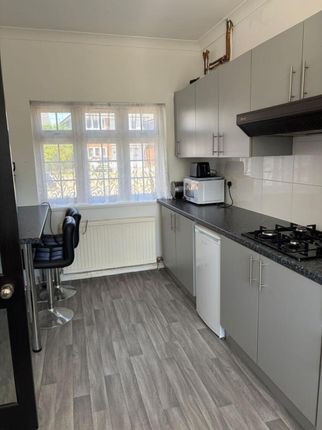 29 Farm Road, Rainham photo 4