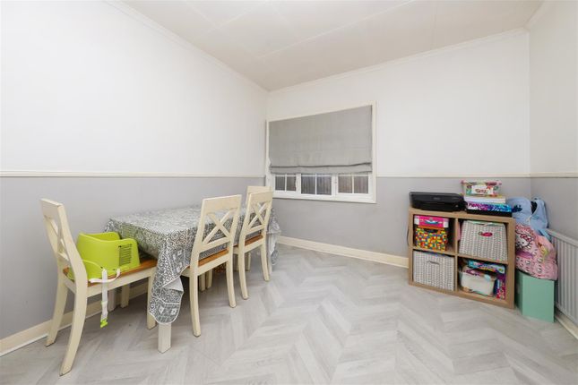 4, Poplar Road, Uxbridge photo 4