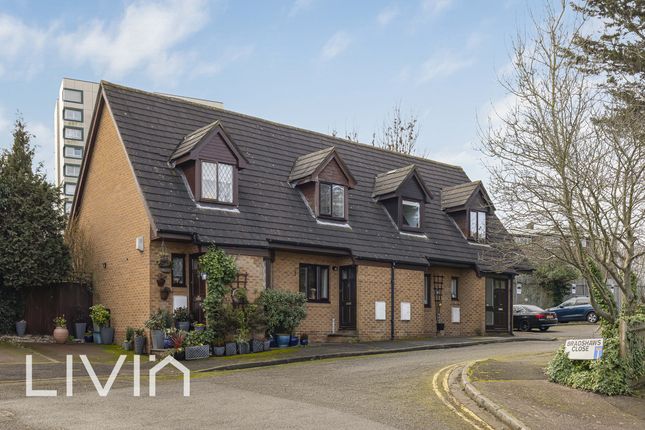 Studio house on 13 Bradshaws Close, London, £290,000