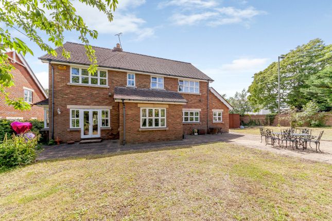 1, Orchard End, Weybridge photo 2