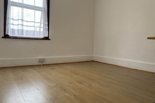 First Floor, Norfolk Road, Ilford photo 4