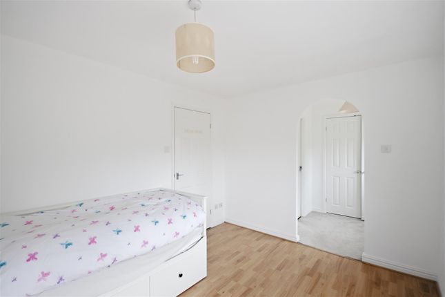 24, Lodge Farm Close, Chesterfield photo 4