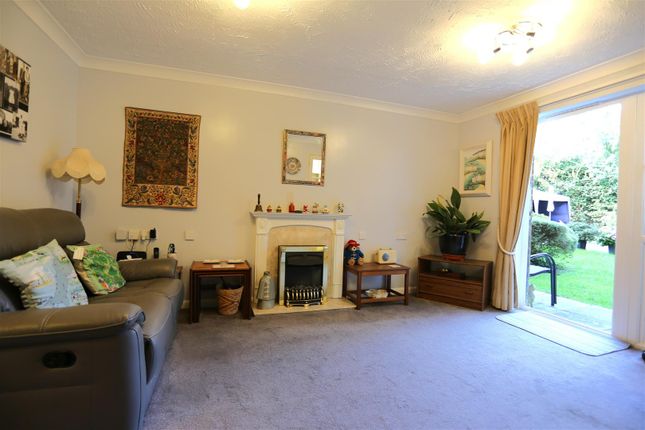 9 Redwood Court, Epsom Road, Ewell photo 4