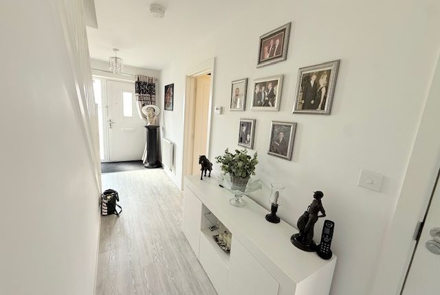 3, Bluebell Rise, Hailsham photo 2