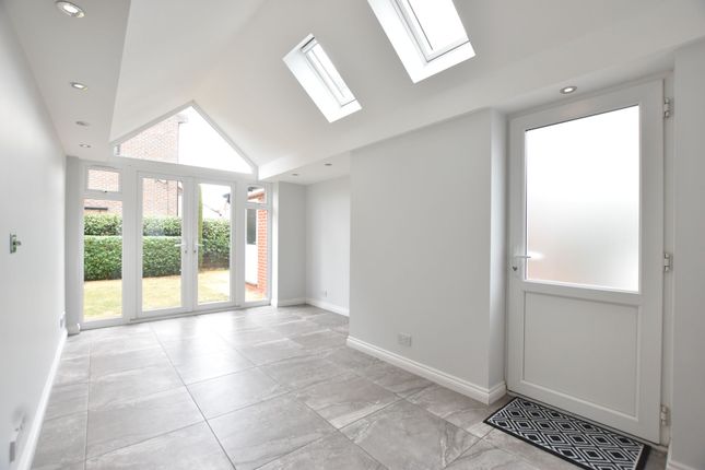 28 Mulberry Way, Ashtead photo 5