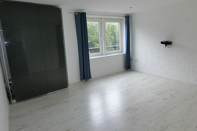 Studio to rent in Ferry Court, Cardiff CF11