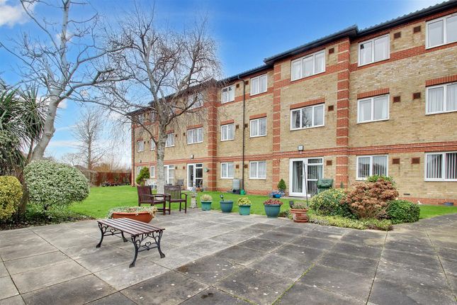 Flat for sale in Amberley Court, Freshbrook Road, Lancing