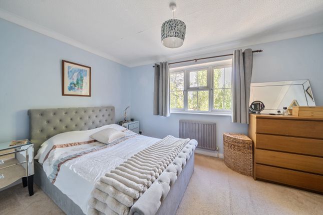 21, Hurlands Place, Surrey photo 4