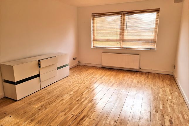 Flat 5, 73 - 75, Kenley Close, Park Road, New Barnet photo 3