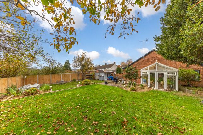 17, Preston Gardens, Luton photo 2