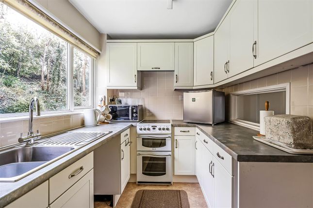 29, Master Close, Oxted photo 2
