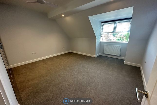 Flat, Chesters Place Downing Road, Tilehurst, Reading photo 5