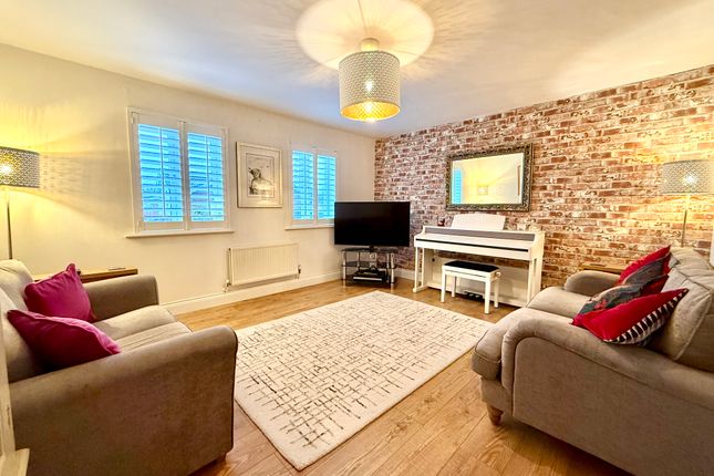 6, Montagu Close, Gosport photo 4