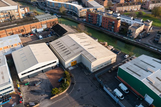 Industrial to let in St. Andrews Way, London