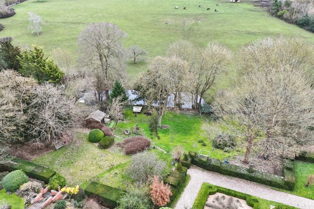8 Hitcham House, Hitcham Lane, Buckinghamshire photo 2