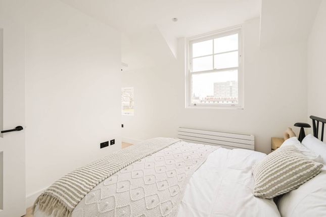 Flat for sale in Kingsland Road, Hoxton