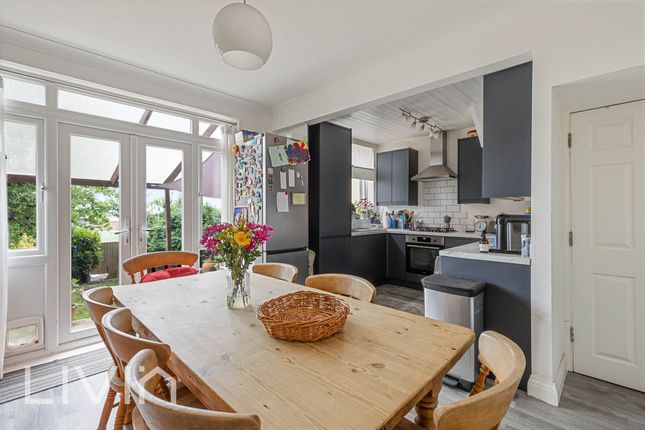 42 Norbury Cross, London photo 4