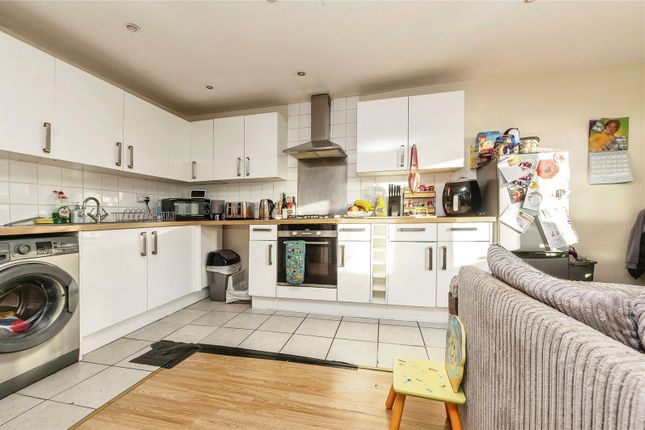 Terraced house for sale in Lamorna Close, Luton, Bedfordshire