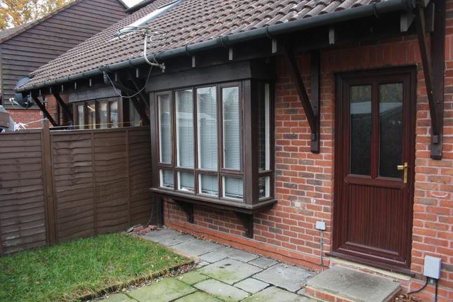 Thumbnail Property to rent in Lombardy Close, Woking
