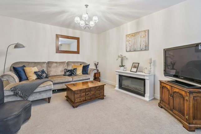 7 Cotts Field, Aylesbury photo 3