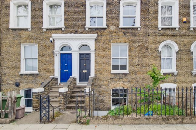 Terraced house to rent in Lynton Road, London