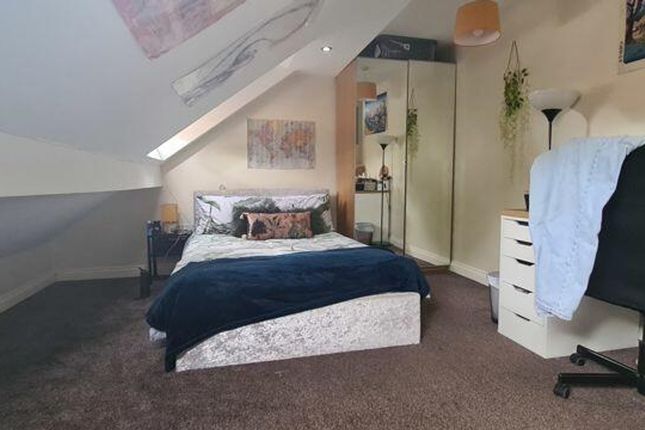 A Spacious And Inviting Large Double Bedroom, Perf...