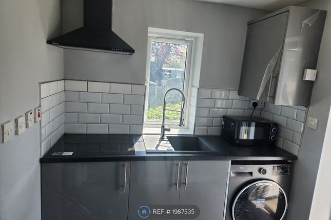 Flat to rent in Canfield Road, Woodford Green