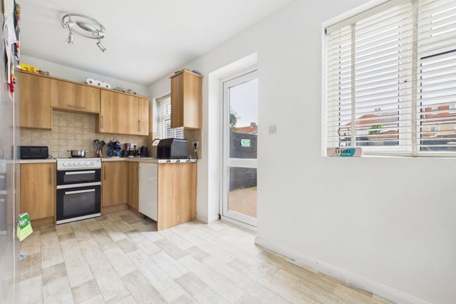 67, Orchard Avenue, Lancing photo 4