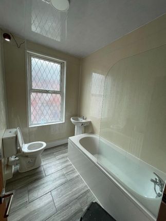 3 Brompton Grove, Leeds photo 5