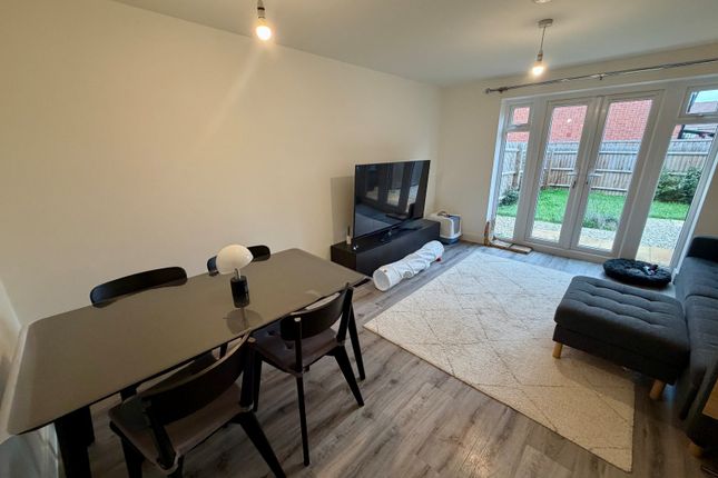 23, Sloe Court, Warwickshire photo 4