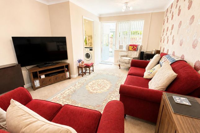 3, Slaters Close, Frinton-On-Sea photo 2