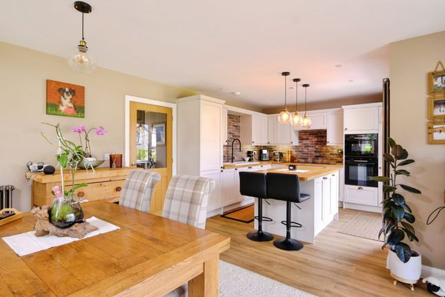 4, Cwrt Cwmdulais, Neath photo 4