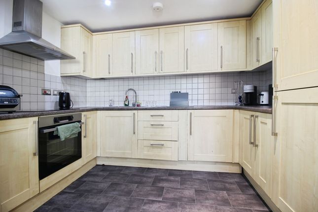 Flat 3, The Old Manse 2B Swindon Street, Swindon photo 4